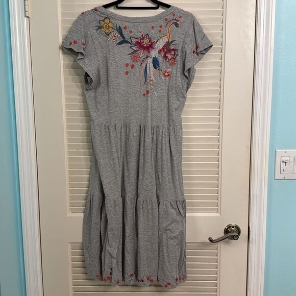 Johnny Was Jessica Tiered Embroidered Midi Dress Heathered Grey Size Small NWT - Picture 7 of 7